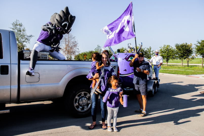 TCU Fans Show Their Horned Frog Spirit